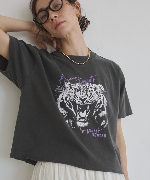 ANGIE(アンジー)の「ヴィンテージライク カットオフ プリント Tシャツ(半袖)(Tシャツ/カットソー・レディース・ブラック系その他3/ブラック系その他/ブラック系その他4/ブラック系その他2・FREE)」の20枚目の写真