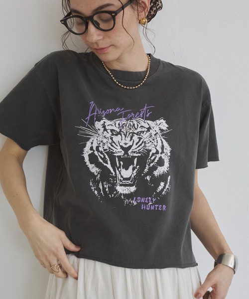 ANGIE(アンジー)の「ヴィンテージライク カットオフ プリント Tシャツ(半袖)(Tシャツ/カットソー・レディース・ブラック系その他3/ブラック系その他/ブラック系その他4/ブラック系その他2・FREE)」の21枚目の写真