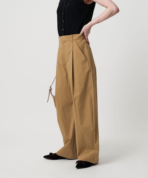 BEAUTY&YOUTH UNITED ARROWS(ビューティーアンドユースユナイテッドアローズ)の「タック カーブパンツ -接触冷感-(その他パンツ・レディース・ベージュ/ブラック/オフホワイト/その他7/モカ・S/M/XS)」の8枚目の写真