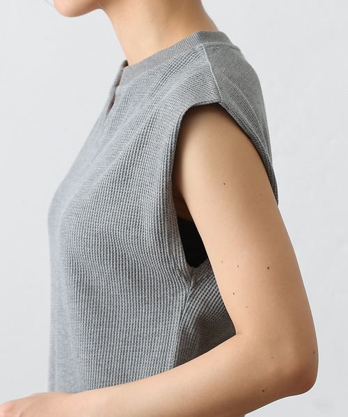 COLONY 2139（コロニートゥーワンスリーナイン）の「WEB限定/ワッフルキーネックフレンチスリーブトップス（Tシャツ/カットソー・レディース・ライトグレー/ブラック/グレー・FREE）」の21枚目の写真