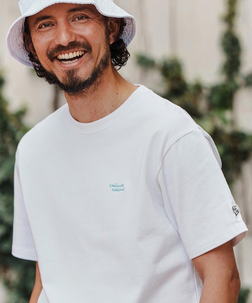 1minute 1second（ワンミニットワンセカンド）の「mt9681-10oz cursive embroidery T-shirt Tシャツ（Tシャツ/カットソー・メンズ・ブラック×ホワイト/ホワイト×ブルー/ホワイト×ブラック/スモークピンク・S/M/L/XL）」の2枚目の写真