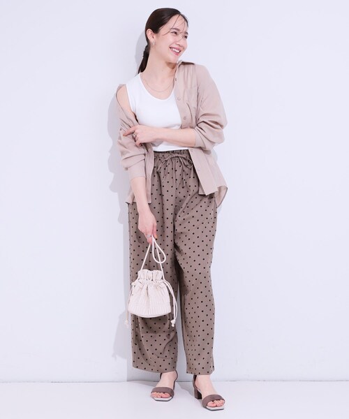 SHOO・LA・RUE(シューラルー)の「カップ付きテレコタンクトップ(タンクトップ・レディース・ブラック/ナチュラル/ホワイト・01/02/03/04)」の6枚目の写真