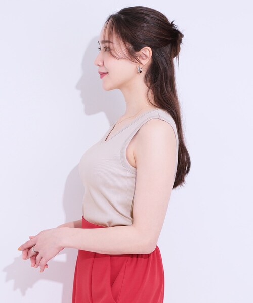 SHOO・LA・RUE(シューラルー)の「カップ付きテレコタンクトップ(タンクトップ・レディース・ブラック/ナチュラル/ホワイト・01/02/03/04)」の13枚目の写真