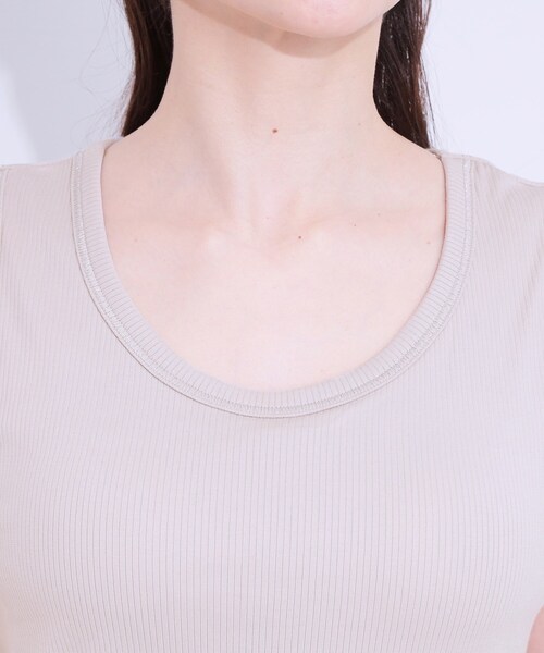 SHOO・LA・RUE(シューラルー)の「カップ付きテレコタンクトップ(タンクトップ・レディース・ブラック/ナチュラル/ホワイト・01/02/03/04)」の19枚目の写真