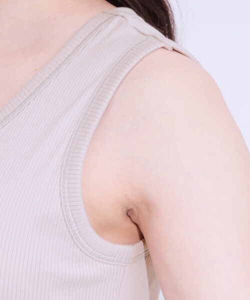 SHOO・LA・RUE(シューラルー)の「カップ付きテレコタンクトップ(タンクトップ・レディース・ブラック/ナチュラル/ホワイト・01/02/03/04)」の20枚目の写真