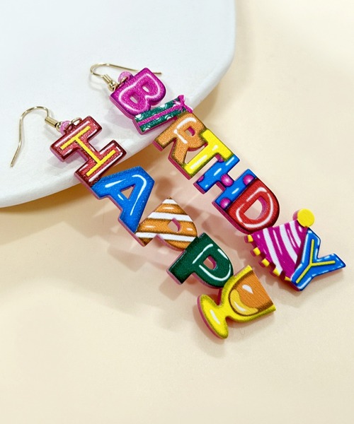 Coo+i(クーイ)の「HAPPY BIRTHDAY 文字形レターピアス(ピアス(両耳用)・レディース・マルチ・FREE)」の4枚目の写真