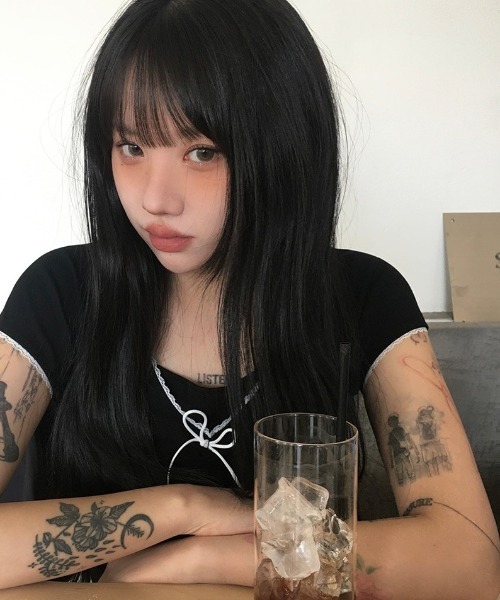 anyonemore(エニワンモア)の「フロントシャーリングリボンレース半袖Tシャツ(Tシャツ/カットソー・レディース・ホワイト/グレー/ブラック・FREE)」の4枚目の写真