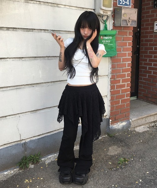 anyonemore(エニワンモア)の「フロントシャーリングリボンレース半袖Tシャツ(Tシャツ/カットソー・レディース・ホワイト/グレー/ブラック・FREE)」の11枚目の写真