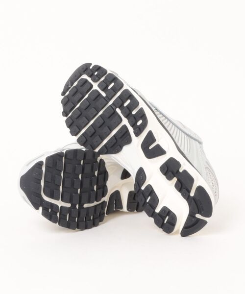 NIKE WMNS ZOOM VOMERO 5 FD0884-025