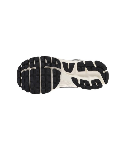 NIKE WMNS ZOOM VOMERO 5 FD0884-025