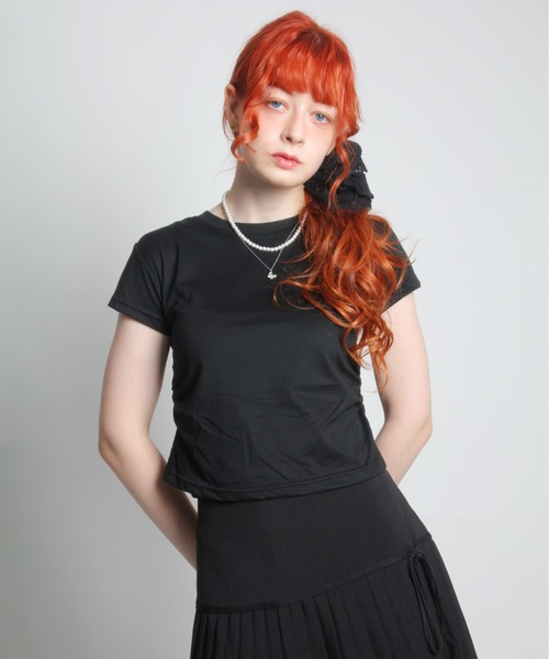 IMARI(イマリ)の「【 IMARI / イマリ 】 サイド シャーリング シンプル Tシャツ(Tシャツ/カットソー・レディース・グレー/ブラック/ホワイト・L/M)」の2枚目の写真