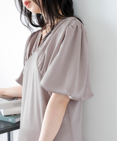 Lajour（ラジュール）の「【日本製】Vネックギャザーフレアワンピース（ワンピース・レディース・オフホワイト/ブラック/グレイッシュベージュ・フリー）」の22枚目の写真