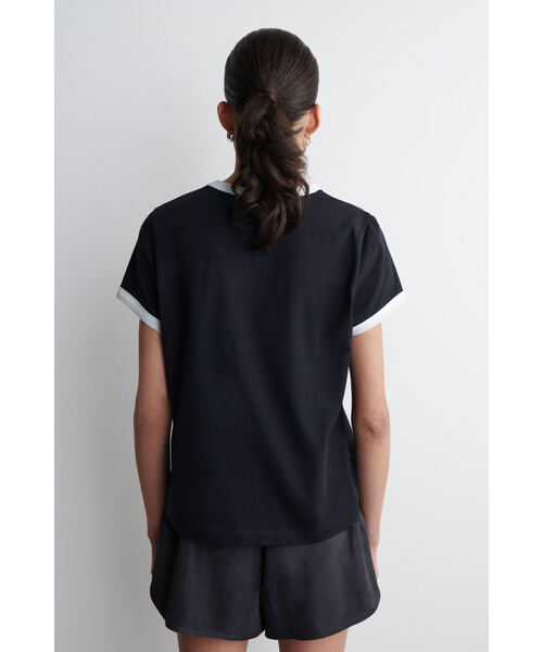 COS(コス)の「スリムリンガーTシャツ(Tシャツ/カットソー・レディース・ネイビー/ブラック/ホワイト系その他2/ホワイト系その他・XS/L/M/S)」の11枚目の写真