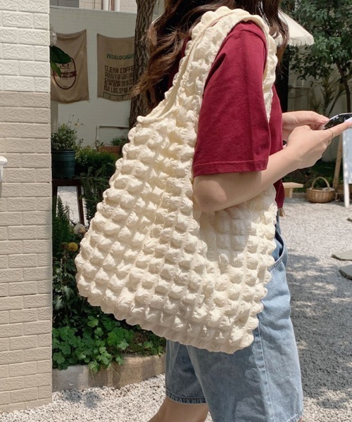 ReRe(リリ)の「ポコポコ素材大容量ポップコーントートバック(トートバッグ・レディース・ミント/ブルー/イエロー/ピンク/オフホワイト/パープル/ブラック・FREE)」の2枚目の写真