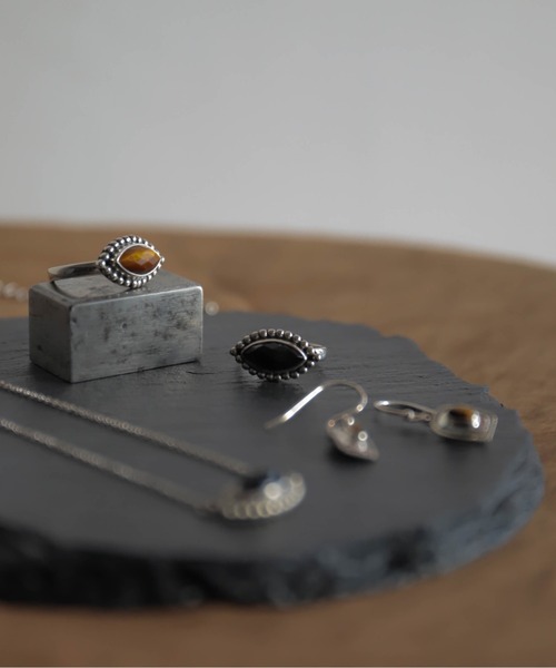 rapiecage（ラピエサージュ）の「グラソン マーキスストーンフレームリング2 GC（リング・レディース・ブラック/ブラウン・11号/13号）」の5枚目の写真