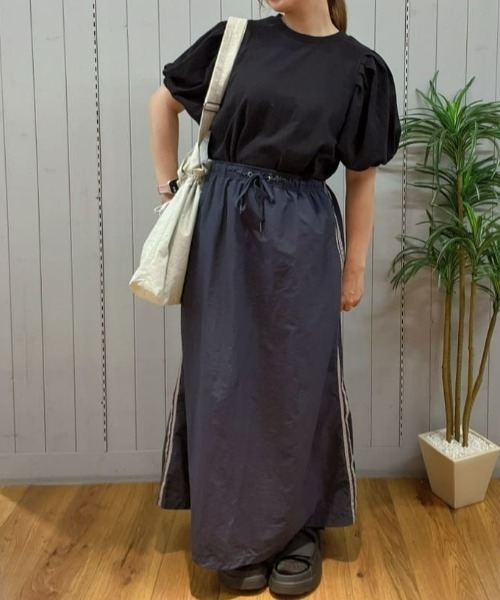 Right-on(ライトオン)の「HONEYSUCKLE ROSE(ハニーサックルローズ)【レディース】「接触冷感」袖ボリュームTシャツ/とろみ天竺(Tシャツ/カットソー・レディース・ブラック×ホワイト/ブラウン/ブラック/オフホワイト・L/M)」の17枚目の写真