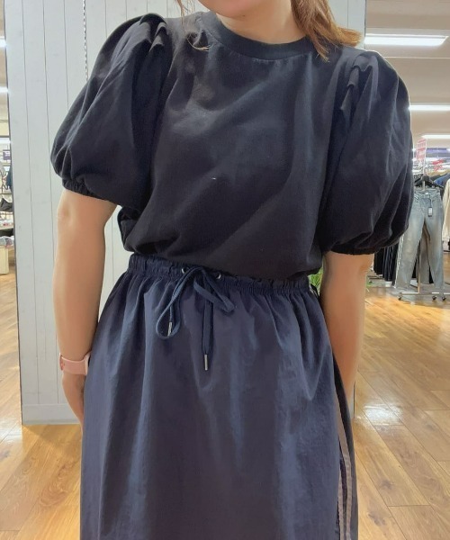 Right-on(ライトオン)の「HONEYSUCKLE ROSE(ハニーサックルローズ)【レディース】「接触冷感」袖ボリュームTシャツ/とろみ天竺(Tシャツ/カットソー・レディース・ブラック×ホワイト/ブラウン/ブラック/オフホワイト・L/M)」の20枚目の写真