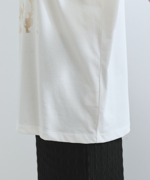 VIS(ビス)の「【接触冷感】箔グラフィックアートTシャツ(Tシャツ/カットソー・レディース・チャコールグレー/ホワイト系その他/ホワイト・FREE)」の7枚目の写真