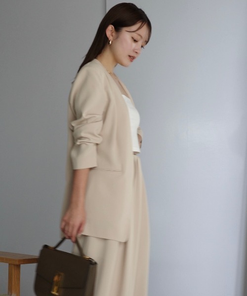 anuans（アニュアンス）の「ライトダブルサテンノーカラージャケット（ノーカラージャケット・レディース・ブラック/ベージュ/バーガンディー・F）」の7枚目の写真