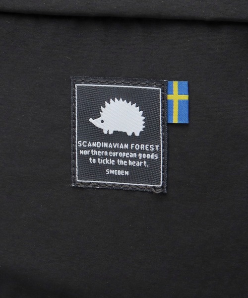 SCANDINAVIAN FOREST(スカンジナビアン・フォレスト)の「軽量 撥水ナイロン 6ポケット 舟形 ショルダーバッグ 大きめ 500mlペットボトル収納可(ショルダーバッグ・レディース・ベージュ/ブラック/グレー・FREE)」の19枚目の写真