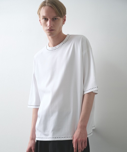 STUDIOUS(ステュディオス)の「【STUDIOUS】HAND STITCH TEE(Tシャツ/カットソー・メンズ・ホワイト/ブラック・1/2)」の2枚目の写真