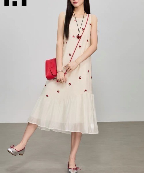 gossip!ロサンゼルス(ゴシップロサンゼルス)の「アシンメトリーシルエット チェリー柄ワンピース(ワンピース・レディース・オフホワイト・S/M/L)」の12枚目の写真