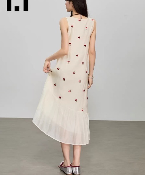 gossip!ロサンゼルス(ゴシップロサンゼルス)の「アシンメトリーシルエット チェリー柄ワンピース(ワンピース・レディース・オフホワイト・S/M/L)」の13枚目の写真