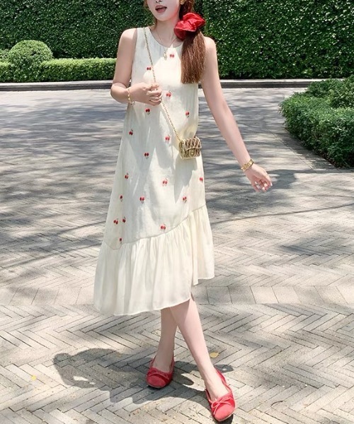 gossip!ロサンゼルス(ゴシップロサンゼルス)の「アシンメトリーシルエット チェリー柄ワンピース(ワンピース・レディース・オフホワイト・S/M/L)」の14枚目の写真
