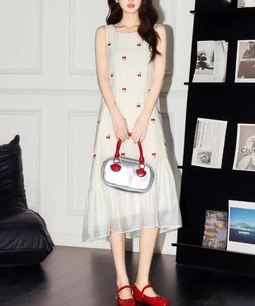 gossip!ロサンゼルス(ゴシップロサンゼルス)の「アシンメトリーシルエット チェリー柄ワンピース(ワンピース・レディース・オフホワイト・S/M/L)」の19枚目の写真