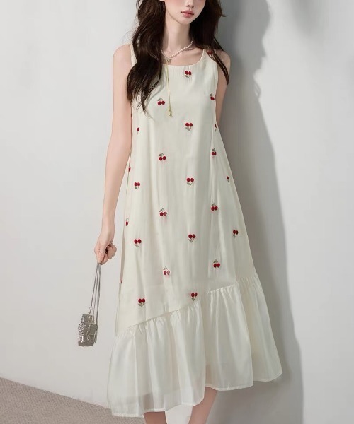 gossip!ロサンゼルス(ゴシップロサンゼルス)の「アシンメトリーシルエット チェリー柄ワンピース(ワンピース・レディース・オフホワイト・S/M/L)」の22枚目の写真