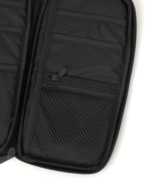 LAKOLE（ラコレ）の「ショルダーパスポートケース / 493704（パスポートケース・レディース・ブラック/グレー・FREE）」の11枚目の写真