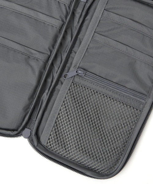 LAKOLE（ラコレ）の「ショルダーパスポートケース / 493704（パスポートケース・レディース・ブラック/グレー・FREE）」の14枚目の写真