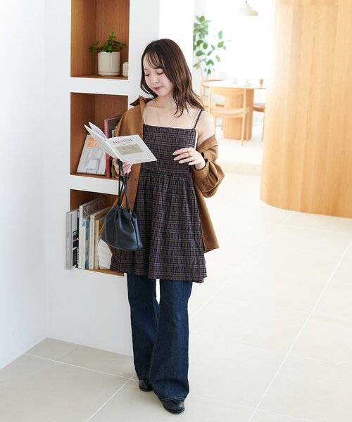 DISCOAT(ディスコート)の「【新色追加!】シャーリングチェックキャミチュニック(チュニック・レディース・ネイビー/ベージュ/アイボリー/ブラウン・FREE)」の5枚目の写真