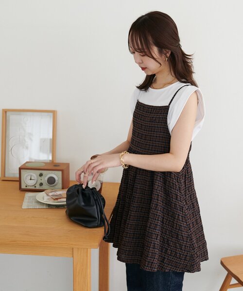 DISCOAT(ディスコート)の「【新色追加!】シャーリングチェックキャミチュニック(チュニック・レディース・ネイビー/ベージュ/アイボリー/ブラウン・FREE)」の10枚目の写真