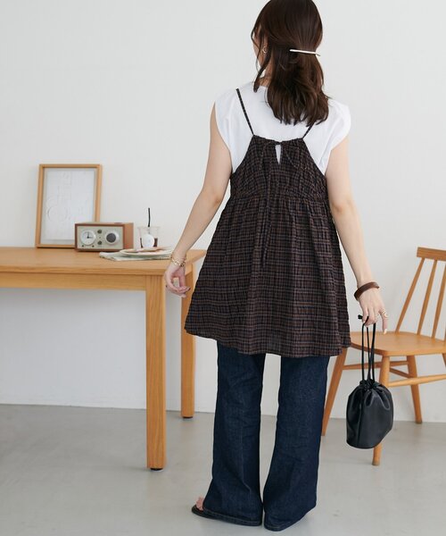 DISCOAT(ディスコート)の「【新色追加!】シャーリングチェックキャミチュニック(チュニック・レディース・ネイビー/ベージュ/アイボリー/ブラウン・FREE)」の13枚目の写真