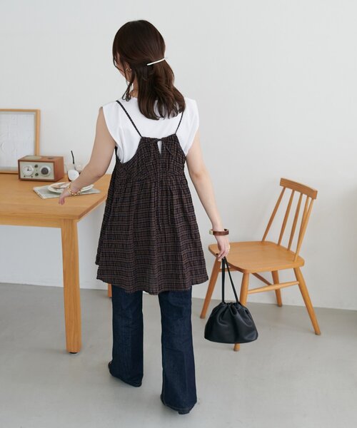 DISCOAT(ディスコート)の「【新色追加!】シャーリングチェックキャミチュニック(チュニック・レディース・ネイビー/ベージュ/アイボリー/ブラウン・FREE)」の14枚目の写真