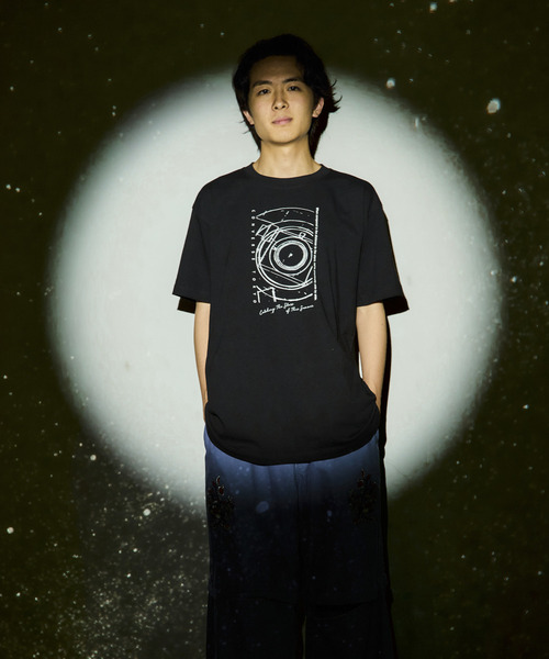 CONVERSE TOKYO(コンバーストウキョウ)の「【この夏の星を見る】TELESCOPE TEE(Tシャツ/カットソー・レディース・ブラック・FREE)」の3枚目の写真