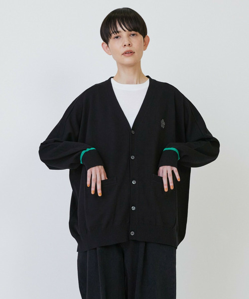 FRAPBOIS(フラボア)の「マークカーデ2(カーディガン/ボレロ・レディース・ブラック/グレー/レッド・2/1)」の2枚目の写真