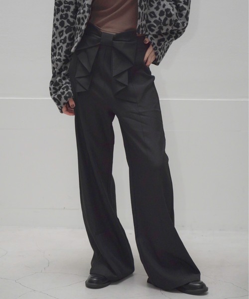 Mirette(ミレット)の「フロントリボンハイウエストスラックス ワイドシルエット / Front Ribbon High Waist Wide Slacks(スラックス・レディース・ブラック/チャコールグレー・SMALL/MEDIUM/LARGE)」の2枚目の写真