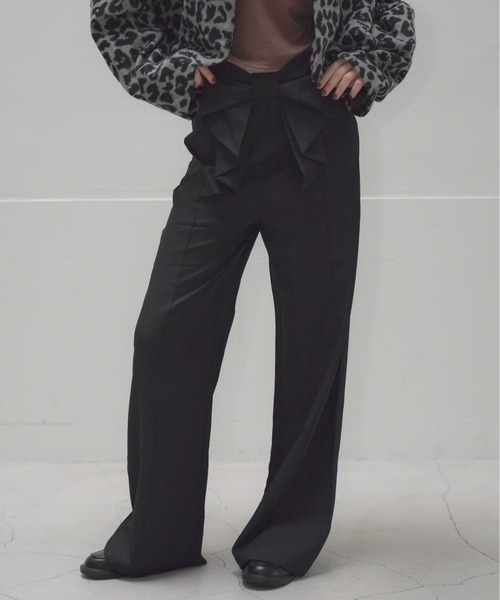 Mirette(ミレット)の「フロントリボンハイウエストスラックス ワイドシルエット / Front Ribbon High Waist Wide Slacks(スラックス・レディース・ブラック/チャコールグレー・SMALL/MEDIUM/LARGE)」の3枚目の写真