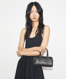 TORY BURCH（トリーバーチ）の「Tモノグラム ペブルド プチバレルバッグ（ショルダーバッグ）」