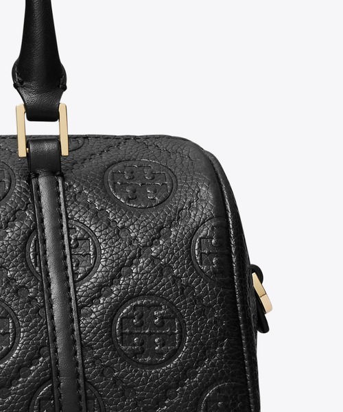 TORY BURCH（トリーバーチ）の「Tモノグラム ペブルド プチバレルバッグ（ショルダーバッグ・レディース・ブラック・ONE SIZE）」の3枚目の写真