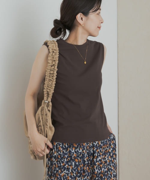 URBAN RESEARCH DOORS(アーバンリサーチドアーズ)の「クリアフライスノースリーブプルオーバー(Tシャツ/カットソー・レディース・ブラウン/オフホワイト/グレー・MEDIUM)」の3枚目の写真