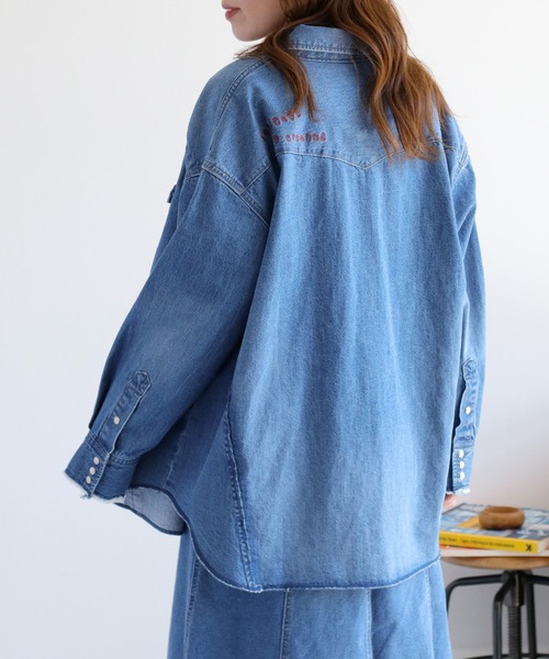 cepo（セポ）の「〈セットアップ対応〉ロゴ刺繍ロングデニムシャツ（シャツ/ブラウス・レディース・ブルー系3/ブルー系2・M）」の4枚目の写真