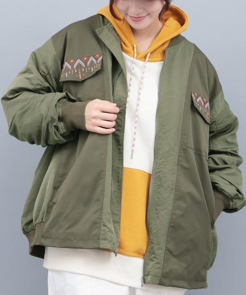 チチカカ（チチカカ）の「リメイク風切替MA-1（ブルゾン・レディース・カーキ/グレー/ブラック・FREE）」の3枚目の写真