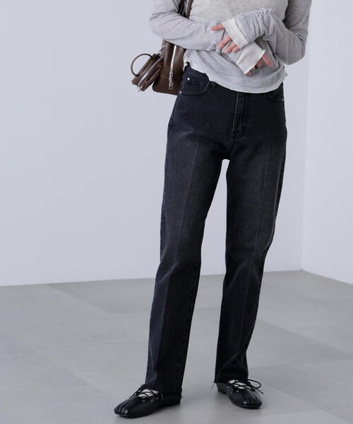 FREE'S MART(フリーズマート)の「センタープレススリムストレートデニム(その他パンツ・レディース・ブルー系その他5/ブラック系その他・SMALL/MEDIUM)」の2枚目の写真