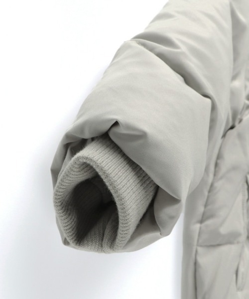 BRANSHES(ブランシェス)の「【プレミアムアウター】ダウンジャケット(ブルゾン・キッズ・グレイッシュベージュ/ブラック・100cm/110cm/120cm/130cm/140cm/150cm)」の5枚目の写真