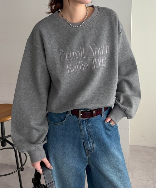 DISCOAT(ディスコート)の「【WEB限定】ダンボール刺繍ロゴプルオーバー(スウェット・レディース・オフホワイト/チャコールグレー/ネイビー/モカ・FREE)」の22枚目の写真