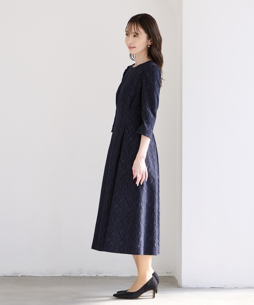AIMER(エメ)の「コートジャカード袖付きフレアワンピース(ワンピース・レディース・ベージュ/ネイビー・MEDIUM)」の21枚目の写真