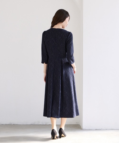 AIMER(エメ)の「コートジャカード袖付きフレアワンピース(ワンピース・レディース・ベージュ/ネイビー・MEDIUM)」の22枚目の写真
